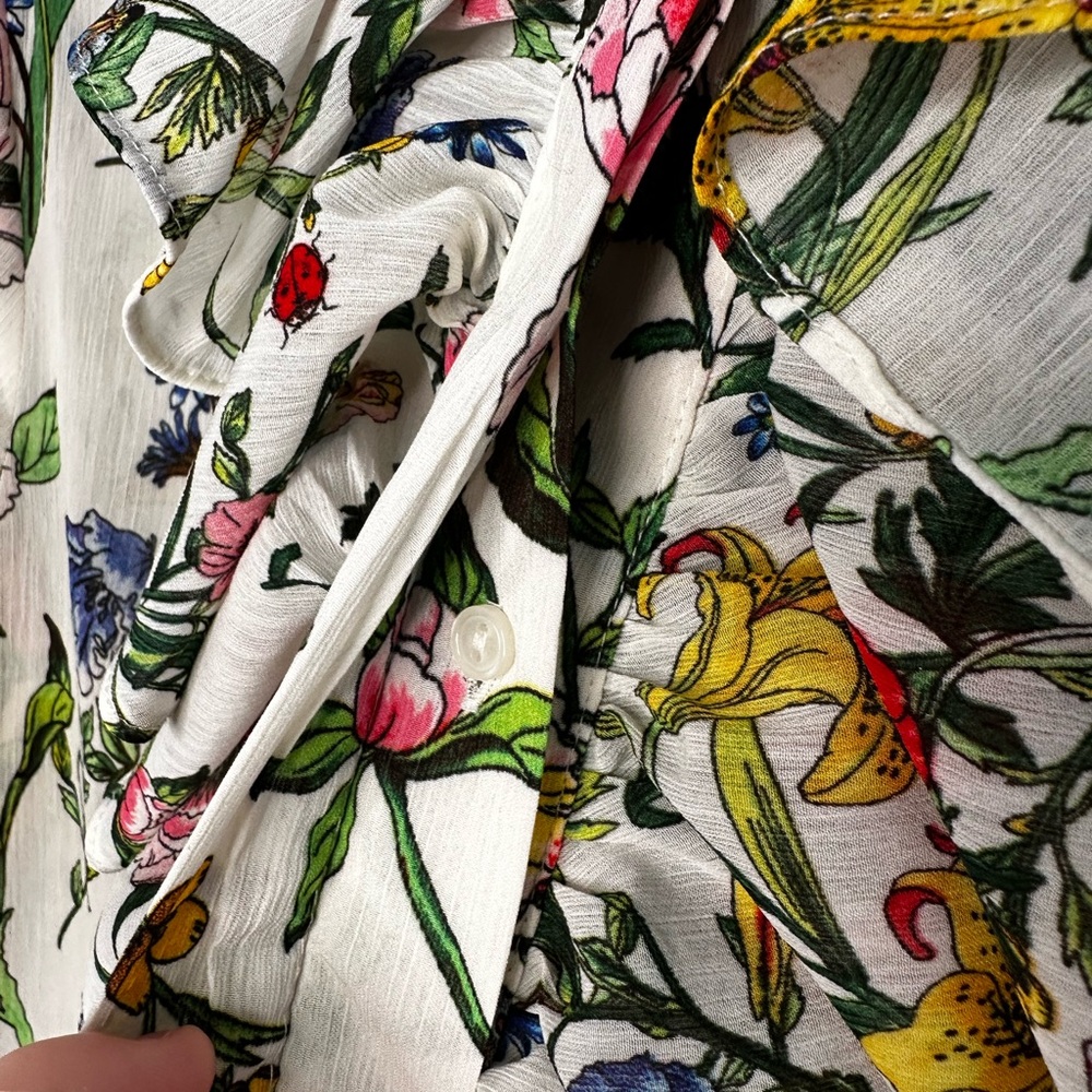 Floral Ruffle Blouse - Delicate and Unique - Picture 9 of 16